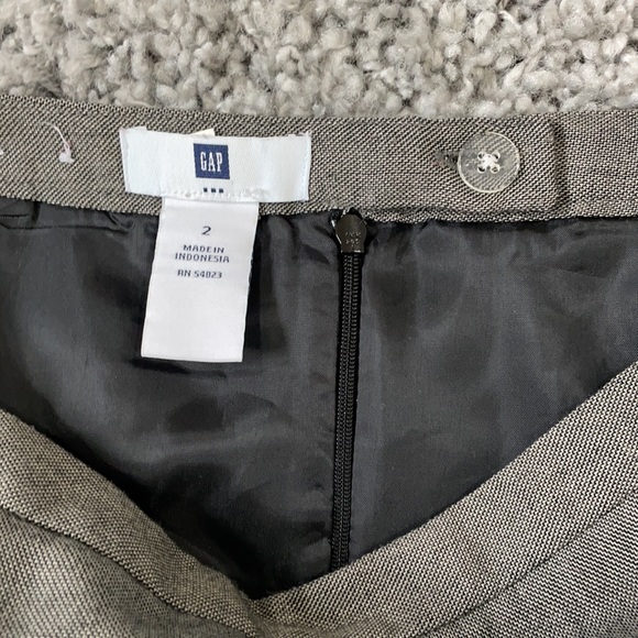 Gap sz 2 gray knee-length pencil skirt - Picture 3 of 3